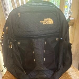The North Face Recon Flexvent backpack